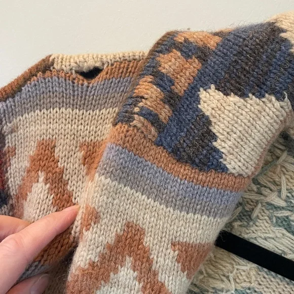 Multicolor Patterned Women's Sweater (Ralph Lauren?) No Tags, size Med/Lg - Picture 12 of 13